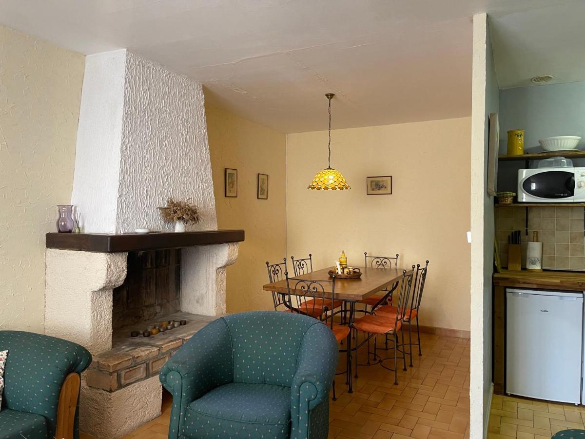 Montagne D'Alaric Apartment Moux Екстериор снимка