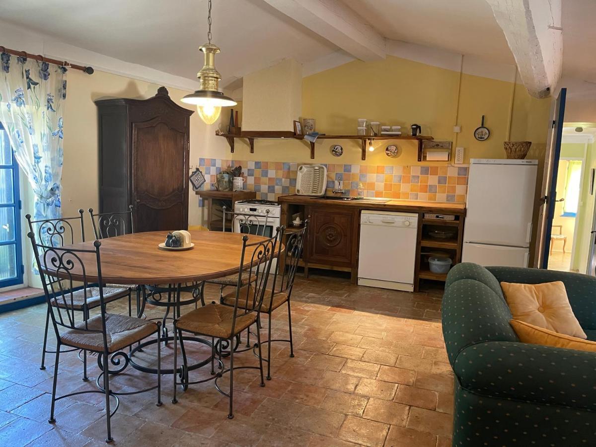 Montagne D'Alaric Apartment Moux Екстериор снимка