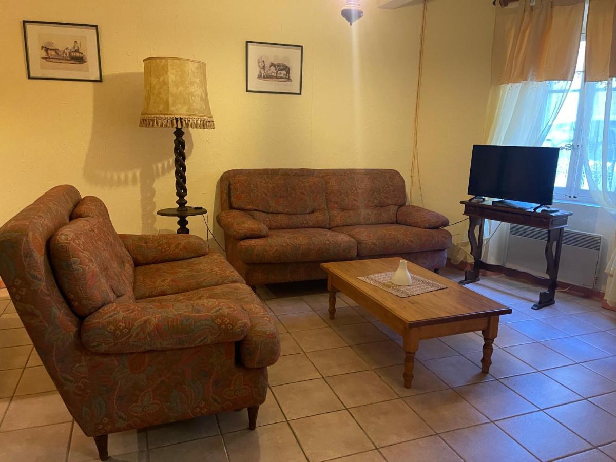 Montagne D'Alaric Apartment Moux Екстериор снимка