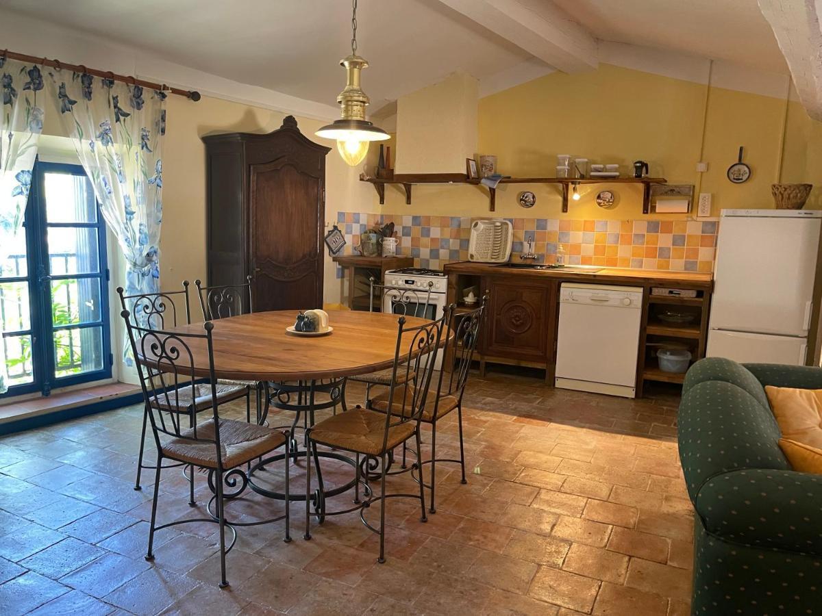 Montagne D'Alaric Apartment Moux Екстериор снимка